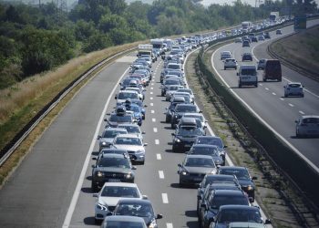 Prometna nesreća između čvora Benkovac i odmorišta Nadin, kolona je duga oko tri kilometra, pogledajte snimku iz zraka