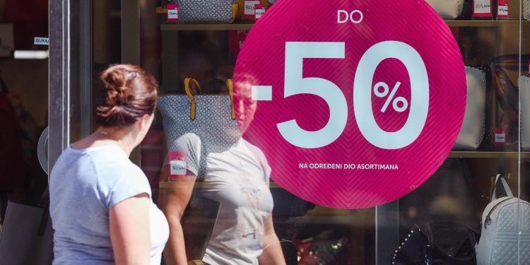 Sutra kreću sezonska sniženja! Pametno u kupnju kako bi izbjegli smicalice kojima se trgovci često koriste