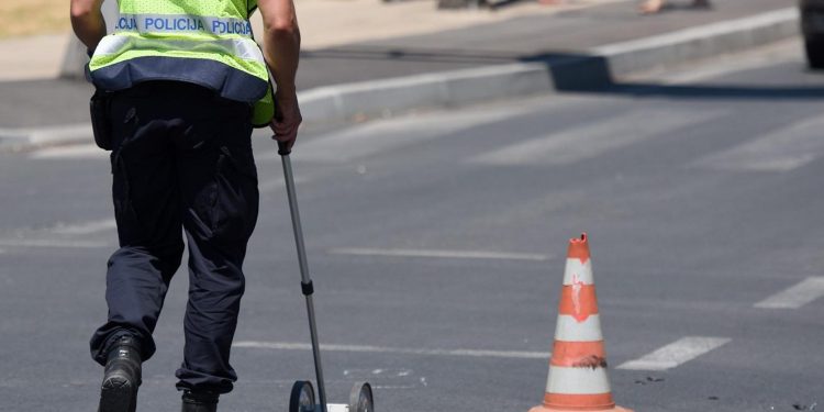 U sred bijela dana 73-godišnjak vozio mrtav pijan pa izazvao sudar na Bulevaru! Prešao je u suprotni trak i naletio je na kombi