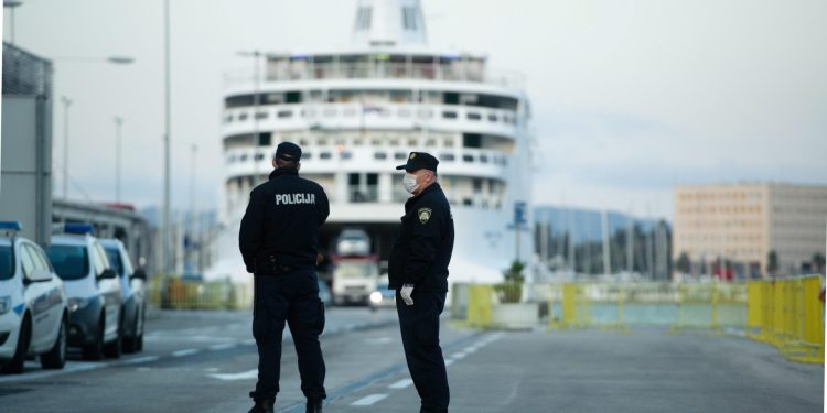 Slobodna Dalmacija – Marokanac brutalno napao starijeg Splićanina u Gradskoj luci i teško ga ozlijedio, policija brzo reagirala, evo i kako