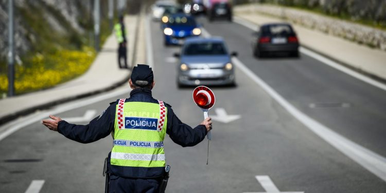 Motociklist kažnjen u Preku: nije imao kacigu, dozvolu, tehnički, pa ni osiguranje…