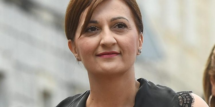 Slobodna Dalmacija – Po Sinju danima kruži misteriozan dokument koji teško optužuje bivšu gradonačelnicu. U cijelu priču uključuje se USKOK?!