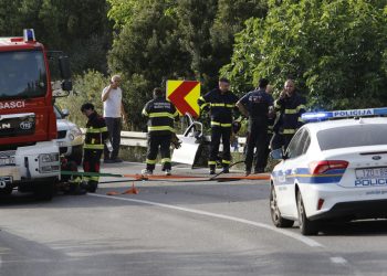 Slobodna Dalmacija – Prometna nesreća u okolici Splita: sudarila se dva automobila; zatvoren je dio Magistrale, sve službe su na terenu