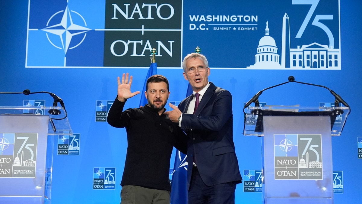 Ukrajinski predsjednik Volodymyr Zelenskyy i glavni tajnik NATO-a Jens Stoltenberg