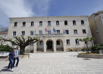Slobodna Dalmacija – Makarska u šoku, otkaze daju i ljudi iz Grada, uspješna ravnateljica i omiljeni komunalac: ‘Nije zbog plaće, evo zašto’