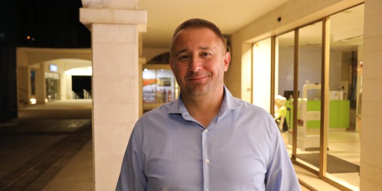 Građevinske dozvole za betonizaciju kupališta, suprotne provedenom natječaju su izašle iz gradskog ureda. Pohvale jedino zaslužuju građani i njihova akcija