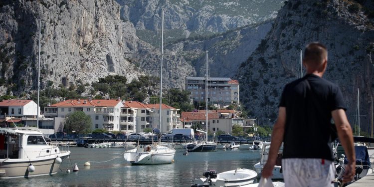 Slobodna Dalmacija – Večeras se za sav promet zatvara dionica ceste kod Omiša. Provjerite kojim pravcem ići kako biste izbjegli gužvu…