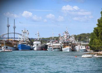 Pod utjecajem alkohola, te nedozvoljenom brzinom, Austrijanac upravljao plovilom kroz prolaz Mali Ždrelac, kažnjen iznosom od 1.400 eura