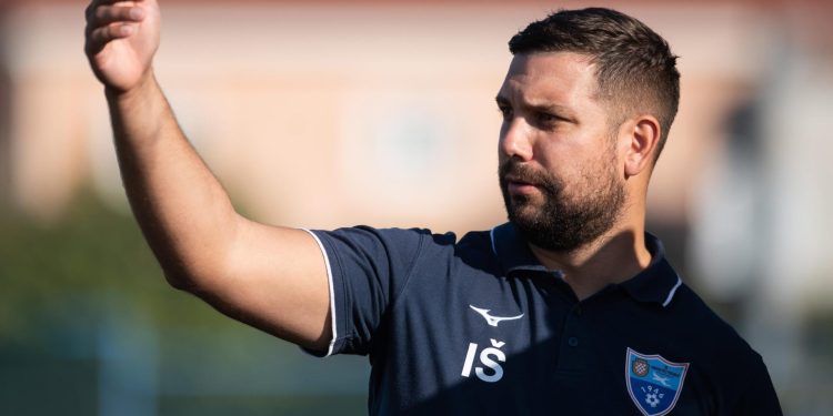 Nakon što je uspješno vodio Vitezove, mladi i nadareni trener Ivan Šimurina rastao se od trećeligaša