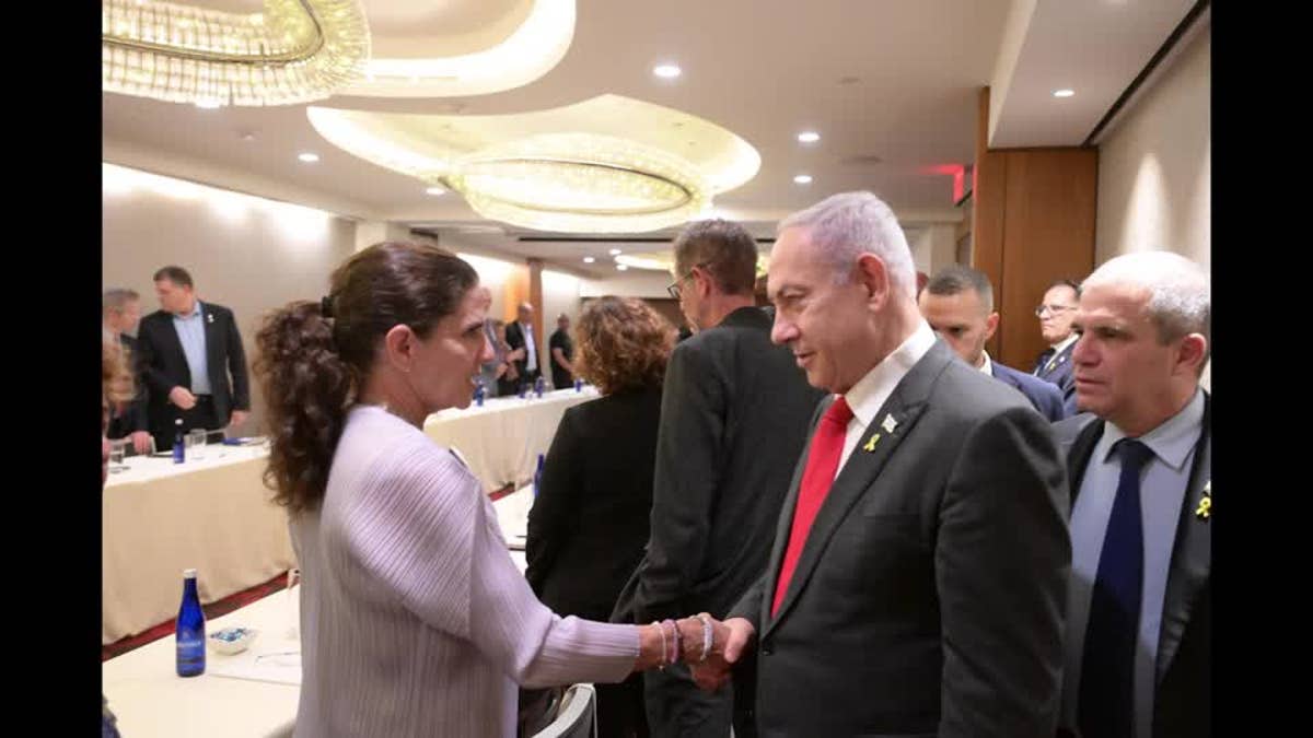 Izraelski premijer Benjamin Netanyahu sastaje se s obiteljima izraelskih talaca tijekom posjeta Washingtonu DC