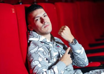 Slobodna Dalmacija – Što se krije iza misteriozne pljačke na Pagu?: Nestale torbice, novci, parfemi, novčanici, Rolexi… Mještani u čudu