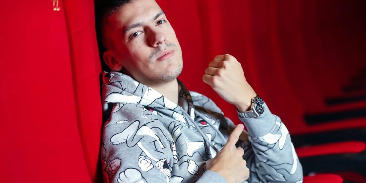 Slobodna Dalmacija – Što se krije iza misteriozne pljačke na Pagu?: Nestale torbice, novci, parfemi, novčanici, Rolexi… Mještani u čudu