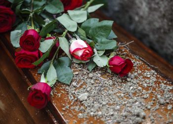 Slobodna Dalmacija – Splićani ljuti što svoje najmilije pokapaju po najvećem zvizdanu. Direktor ‘Lovrinca’ nije ih utješio: ‘Tako je svugdje’