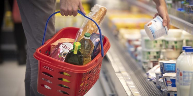 Slobodna Dalmacija – Briga trgovce za Splićane, sad su im najbitniji turisti: evo gdje sve danas možete u spizu, pripazite na šoping-centre