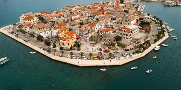 Slobodna Dalmacija – Na jednu večer rađa se mala Venecija tik do Splita! Na fešti vas čekaju vožnje u barkama, kancone i talijanska spiza