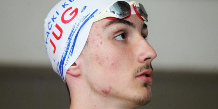 Jugaš uplivao i u finale 50 slobodno, opet je rušio osobni rekord, išao je u polufinalu 19 stotinki brže nego u kvalifikacijama