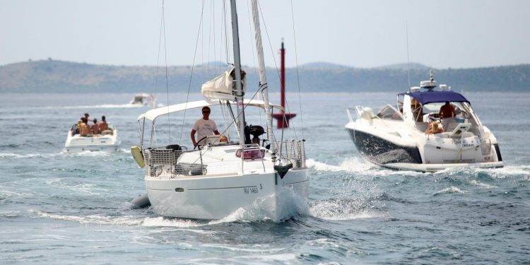 Zadarska Pomorska policija sankcionirala 13 plovila zbog nepropisnog glisiranja: “Nautičare pozivamo da se pridržavaju propisa!”