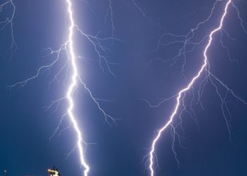 Zadar je noćas pogodilo jako nevrijeme, zbog udara groma stradali su brojne instalacije. Doznajemo kako su noć proveli zadarski vatrogasci