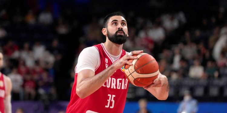 CIRKUS KVALIFIKACIJE Gruzijski NBA igrač pokušao zakucati autokoš kako bi utakmica otišla u produžetak, promašio je | NACIONAL.HR