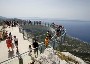 Slobodna Dalmacija – Biokovska atrakcija ‘Skywalk’ dobiva veliki parking, novi fotonaponski sustav, a posjetitelji neće strahovati kad zagrmi