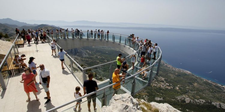 Slobodna Dalmacija – Biokovska atrakcija ‘Skywalk’ dobiva veliki parking, novi fotonaponski sustav, a posjetitelji neće strahovati kad zagrmi