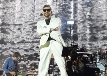 GASI MOBITEL Bob Dylan ne želi mobitele na koncertima, napao ga Damon Albarn: ‘Gdje je tome kraj?’ | NACIONAL.HR