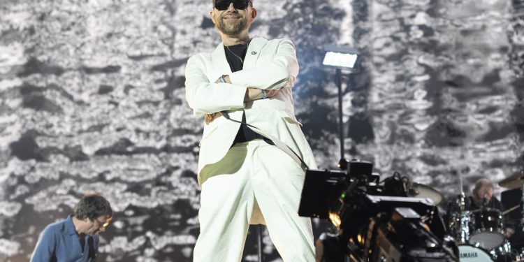 GASI MOBITEL Bob Dylan ne želi mobitele na koncertima, napao ga Damon Albarn: ‘Gdje je tome kraj?’ | NACIONAL.HR