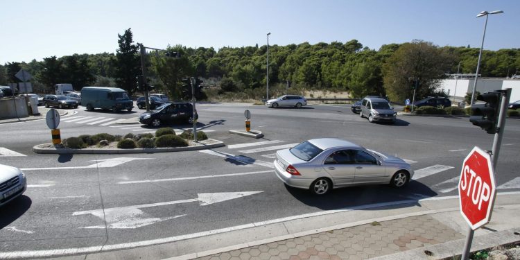 Slobodna Dalmacija – Odzvonilo ‘križanju smrti’, crnoj točki Jadranske magistrale koja odnosi živote. Tražila se i pomoć Plenkovićeva ujaka