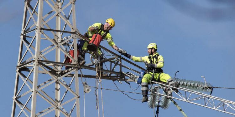 Slobodna Dalmacija – Napunite mobitele i zaboravite na klime… Donosimo popisa mjesta u kojima sutra neće biti struje u Splitu i okolici