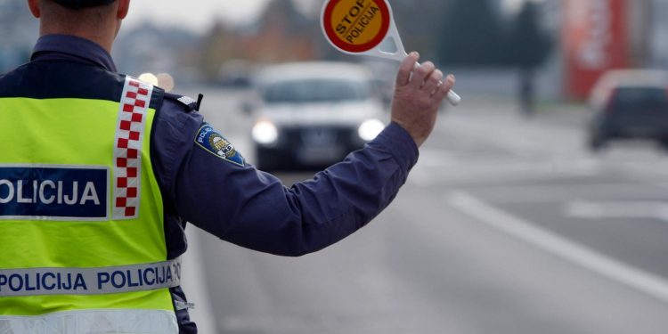 Policija je obavila kontrolu na 1201 vozilom i svaki treći vozač je počinio neki prekršaj! Na Višnjiku je jedan vozio motor s 3 promila u krvi!
