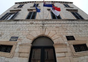 Županija i ove godine isplaćuje jednokratne novčane pomoći obiteljima s četvero i više djece, evo što treba ispuniti