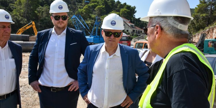 Slobodna Dalmacija – Ministar Bačić: ‘Vlada ne može Korčuli platiti 2,1 milijun eura. Zadržite sredstva nužna za obavljanje osnovnih zadaća’