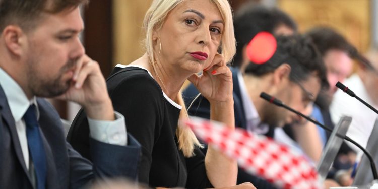Slobodna Dalmacija – Lidija Bekavac kritizirala Ivicu Puljka: ‘Probleme Centra rješavajte van radnog vremena u prostorijama svoje stranke’