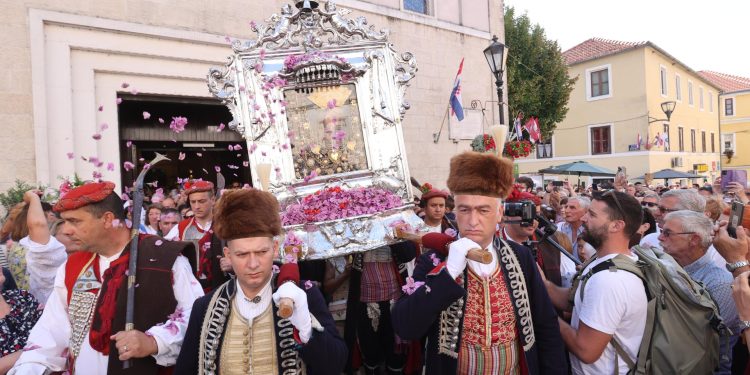 Slobodna Dalmacija – Donosimo raspored organiziranih hodočašća Gospi Sinjskoj: prvo je već sutra u Dubravi i Sitnom