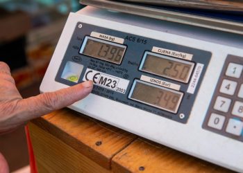 Slobodna Dalmacija – Varaju li trgovci Splićane dodavanjem težine proizvodima koji se važu? Stiglo objašnjenje: ‘Postoje specifični artikli‘