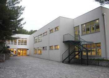 Gradonačelnik Franković proziva za politizaciju: ‘ Ivo Dulčić je dovoljno dobar za vitraje u crkvi svetog Vlaha, ali ne i za ime lapadske škole?!’