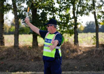 Slobodna Dalmacija – Policija ‘štopala’ mladog Splićanina, nema što mu nisu našli. Na kraju je uhićen, a ostao je i bez auta…