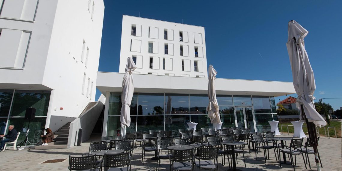 Slobodna Dalmacija – Studenti na mukama jer ih turisti tjeraju iz stanova; Problem kulminirao, Sveučilište u Zadru razmatra važnu odluku