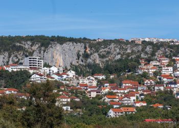 Slobodna Dalmacija – Policija uhitila dilera iz Imotskog; sve je lijepo zapakirao u paketiće. Ovo su mu sve pronašli prilikom pretrage doma