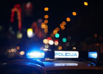 Slobodna Dalmacija – Prometna u Kaštelima: vozač motora nastradao u sudaru s automobilom. Policija traži očevice