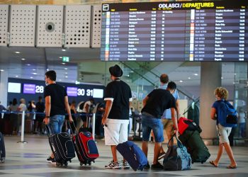 Slobodna Dalmacija – Avioni koji su trebali sletjeti u Zračnu luku Sveti Jeronim preusmjeravaju se u Zadar: ‘Organiziramo prijevoz do Splita’