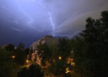 Snažno nevrijeme pogodilo unutrašnjost. Za subotu uključen alarm DHMZ-a, mogući obilni pljuskovi uz grmljavinu