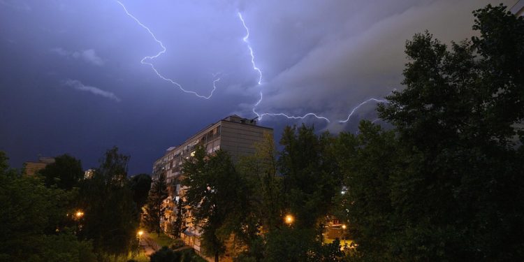 Snažno nevrijeme pogodilo unutrašnjost. Za subotu uključen alarm DHMZ-a, mogući obilni pljuskovi uz grmljavinu