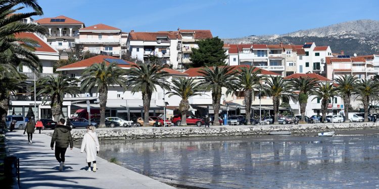 Slobodna Dalmacija – Nećete vjerovati koliko je gostu u stobrečkom kafiću naplaćen med: ‘Nabavna cijena je 6 centi! Gdje je granica morala?!’