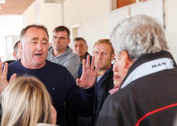 Slobodna Dalmacija – Mještani ‘udarili’ na svog načelnika, traže njegov hitan opoziv: Država nam se uknjižila na didovinu, a on ništa…’