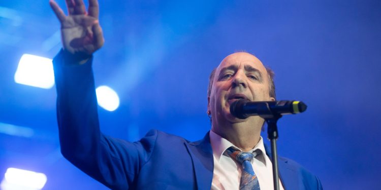 “Bijela noć sv. Mihovila” i ove godine privukla brojnu publiku, Mladen Grdović oduševio posjetitelje