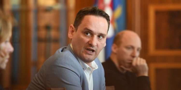 Marko Vučetić: “Gradonačelnik Dukić, odnosno njegovi momci iz susjednih ureda, neprestano piše/u pisma. Ne čitam ih! Besmisleno je…”