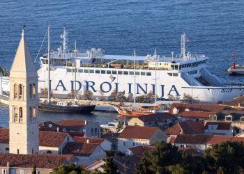 Slobodna Dalmacija – Opet došlo do tehničkog problema na trajektu ‘Jadrolinije’! Putnici preusmjereni na drugi brod: ‘Sustav je stabilan…’