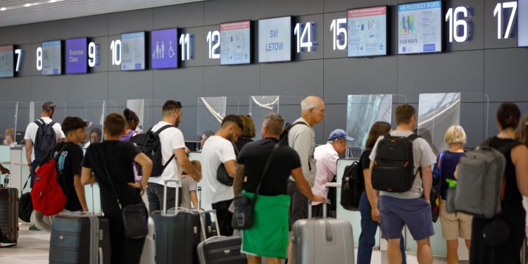 Slobodna Dalmacija – Splitske luke do kraja vikenda najavljuju val turista zračnim i morskim putem, doći će cijeli jedan Split gostiju
