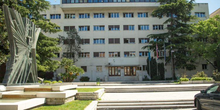 Slobodna Dalmacija – Na natječaj Županije za pročelnička mjesta stiglo 15 prijava: doznajemo za koje je odjele najveći interes